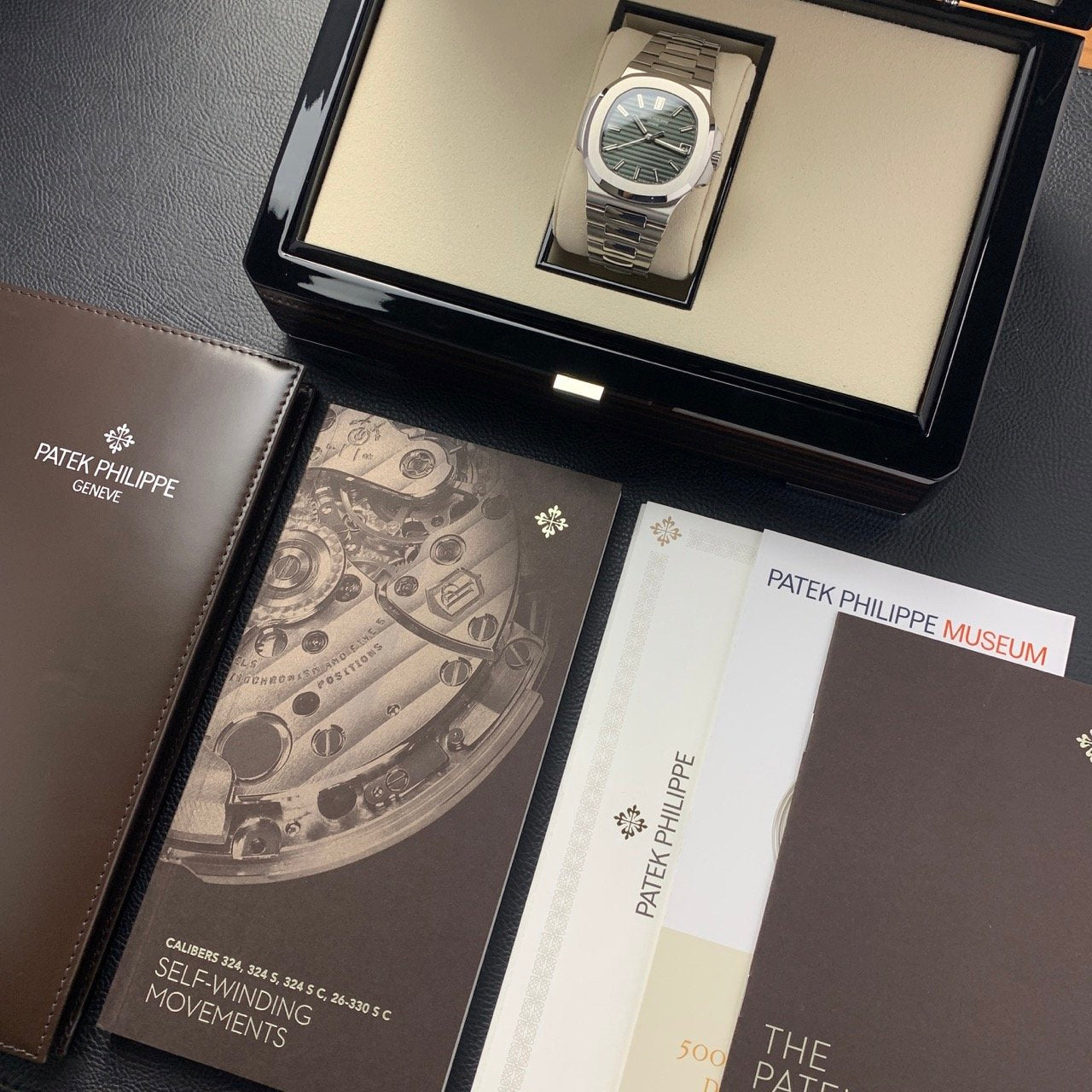 watch Patek Philippe - Nautilus